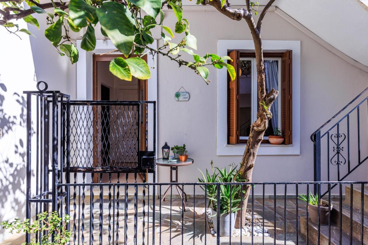Petradi Town Apartment Skopelos Town Exterior photo